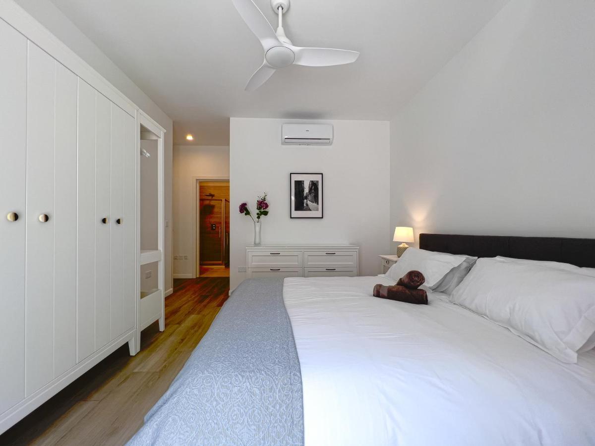 21 Townhouse In St Julians Apartment Saint Julian's ภายนอก รูปภาพ